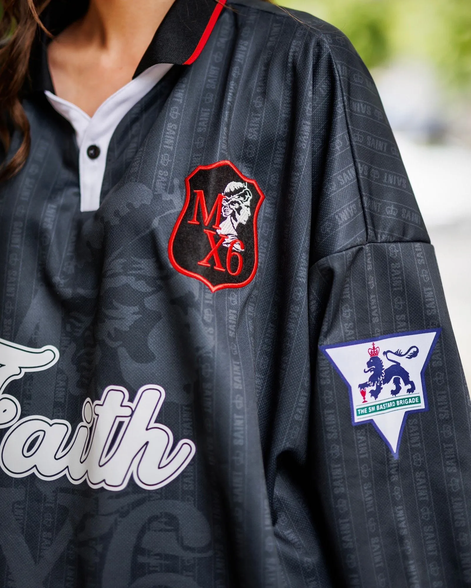SAINT M×××××× SOCCER SHIRT 'FAITH'/BLK FAITH Football Long Sleeve Black S-XL This design has a lot of craftsmanship Digital fabric printing/front positioning printing laser cutting Offset printing + flocking printing + embossing Imported Behringer machine embroidery Flat machine collar + cuffs Genuine consistent main mark/wash mark/cherub mark